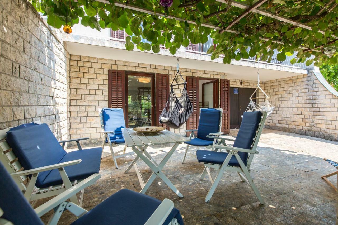 Casa Flora 3-Minutes' Walk From The Beach Novigrad  Екстер'єр фото